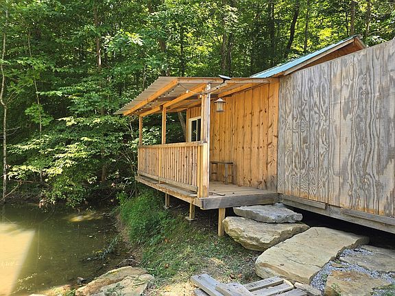 4th image of 462 Bear Hollow Ln