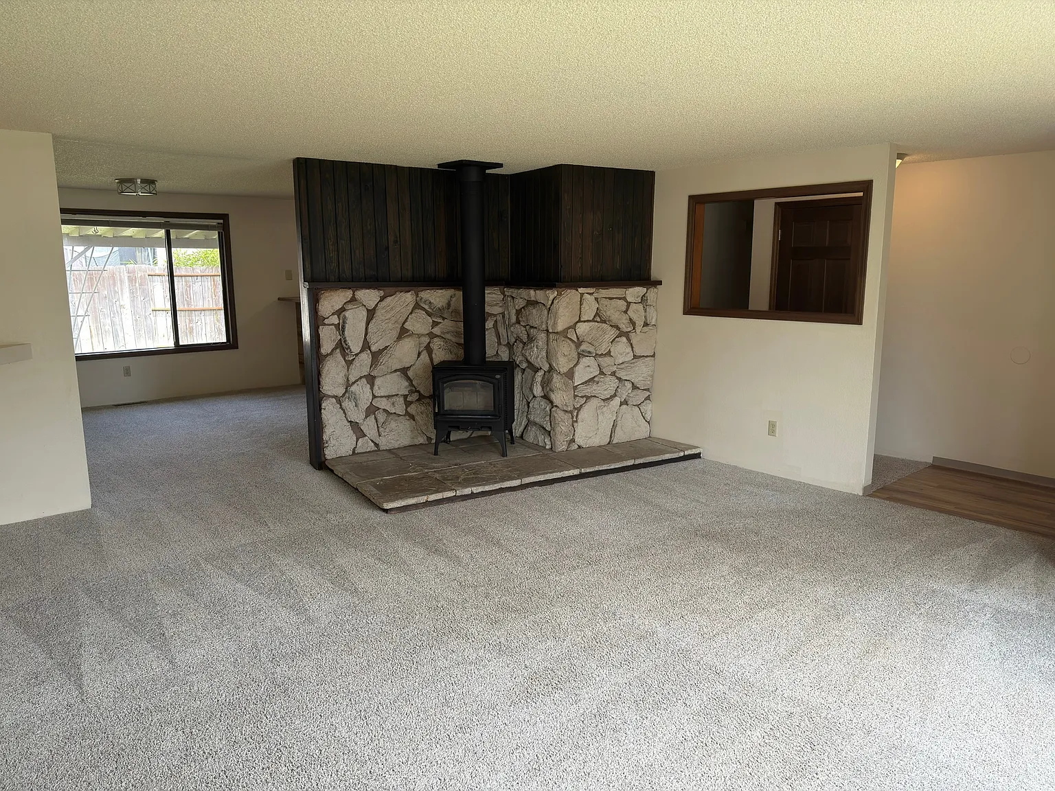 1936 Hutchins Cir — Photo 4