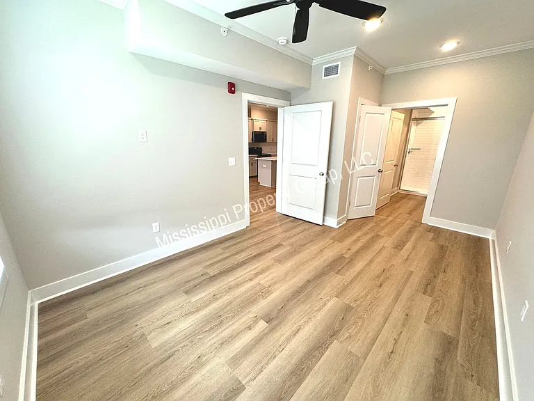 Savannah Flats — Photo 15