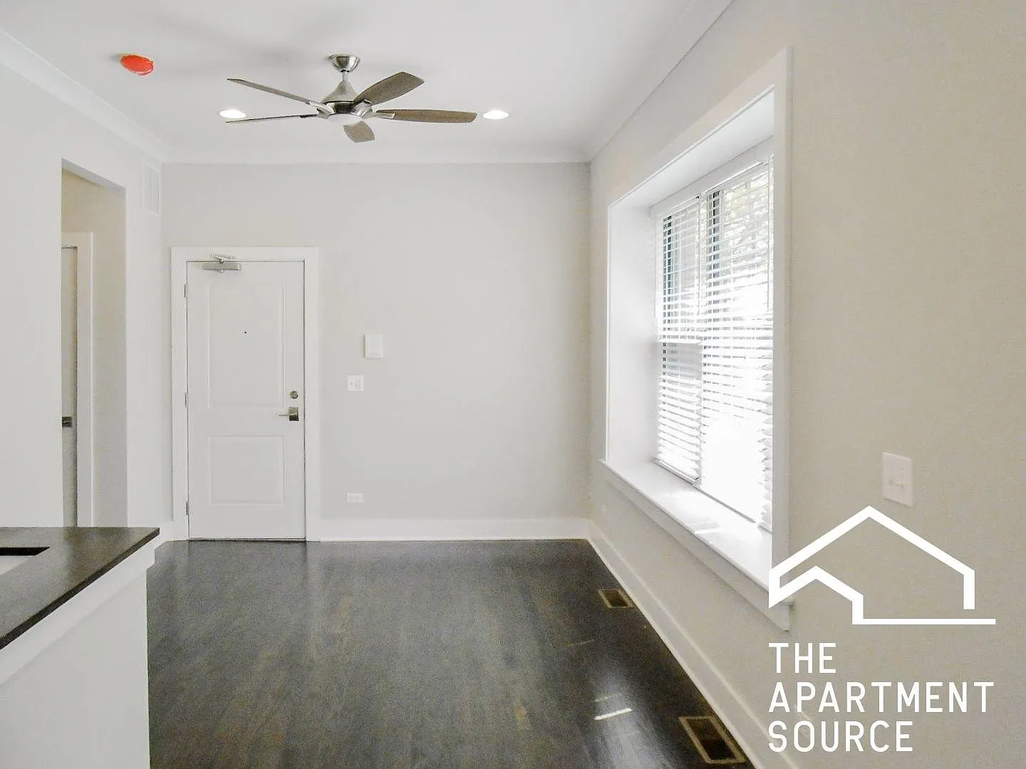 Roscoe Village Duplex 3 Bed 2 Bath — Photo 2