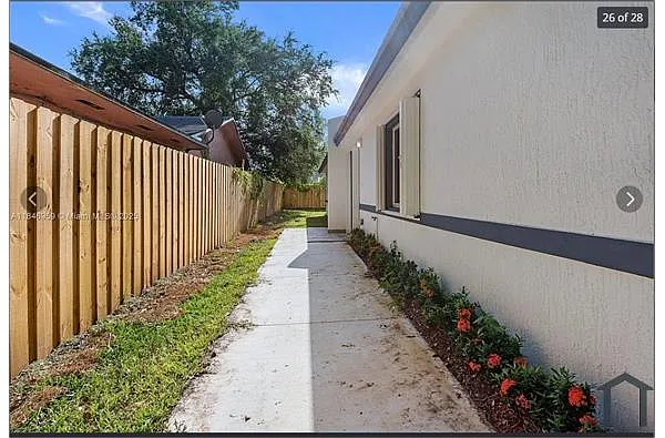 Building Photo - 7940 NW 14th Ave #B