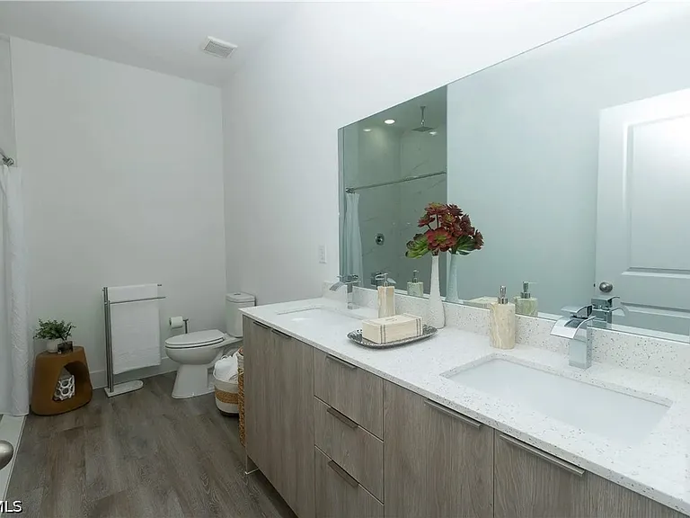 1125 Deauville St E — Photo 24