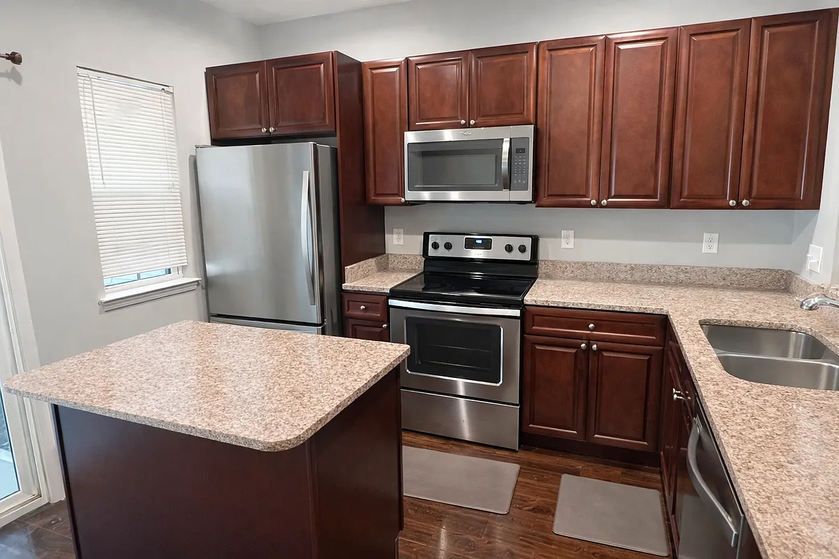 Building Photo - 560 Candida Dr