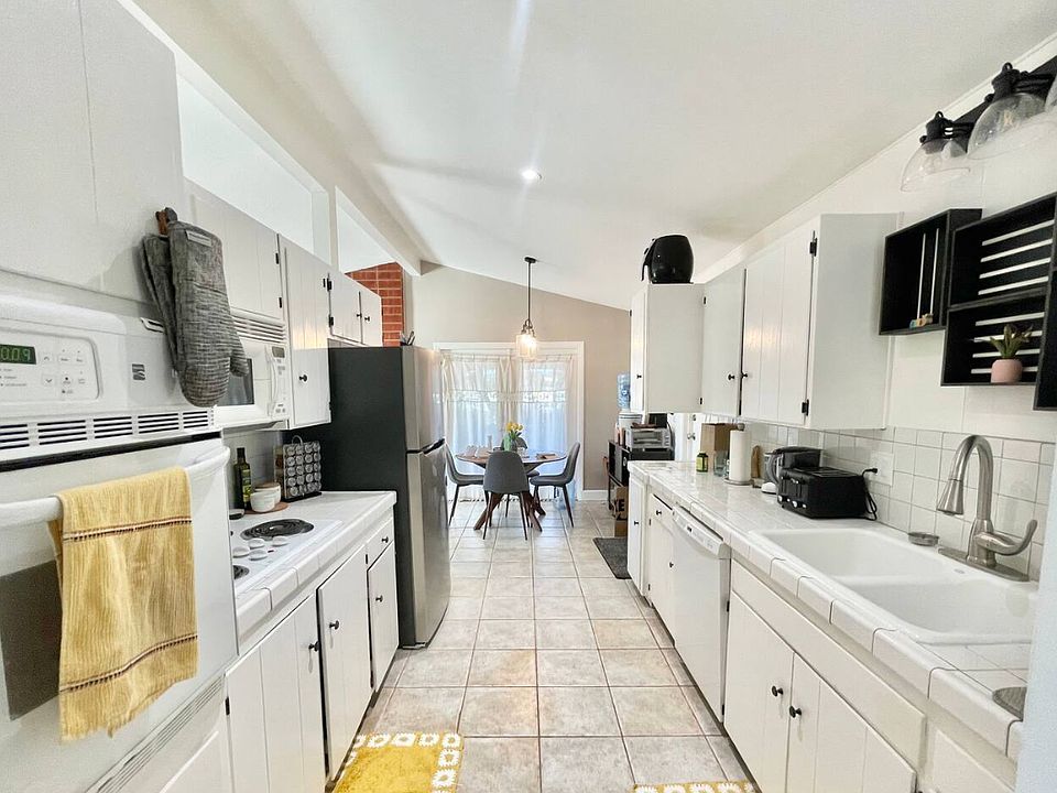 Kitchen - stove, oven, microwave, toaster, sink, dishwasher