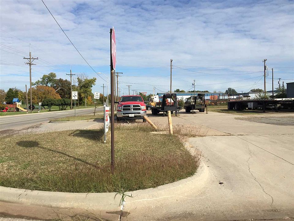 2nd image of 718 S 2nd St