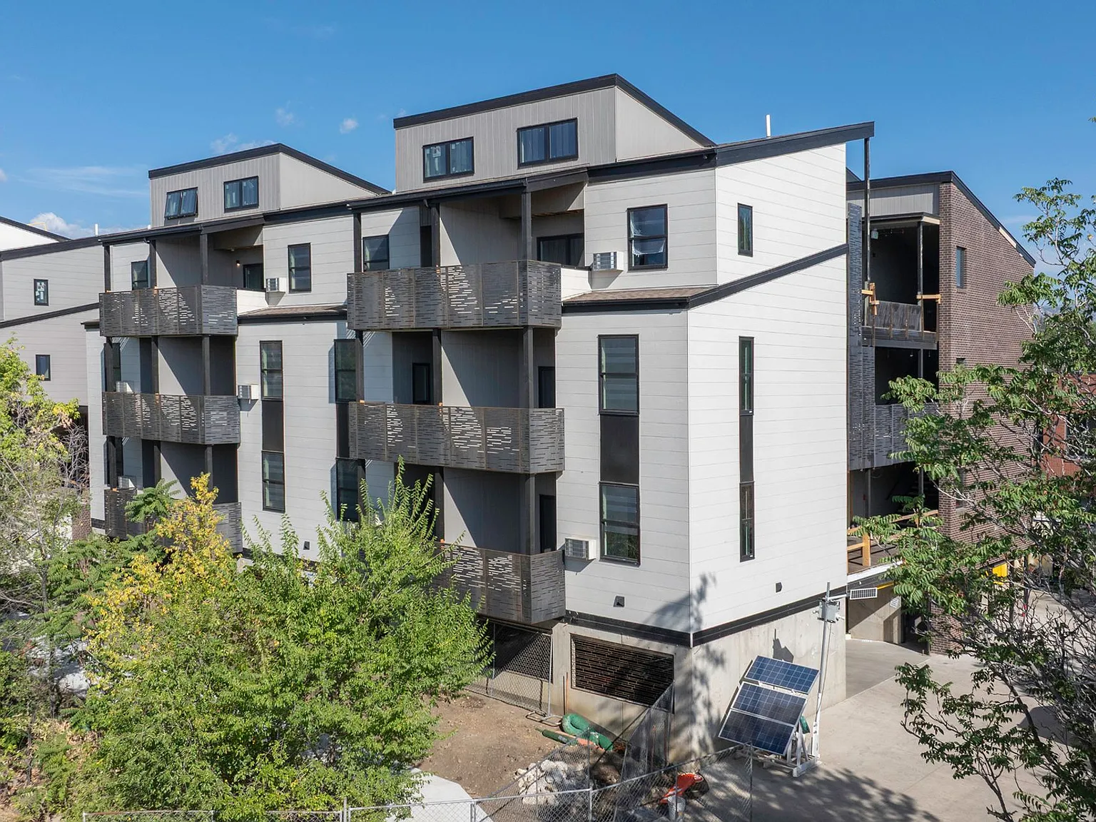 2301 Pearl St — Photo 1