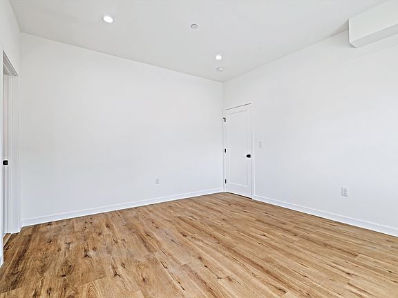 5th image of 520 N Saint Andrews Pl #522