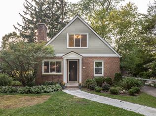 6167 N Apple Blossom Ln, Glendale, WI 53217