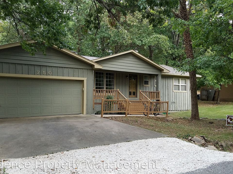 1st image of 750 N Fowler Ave