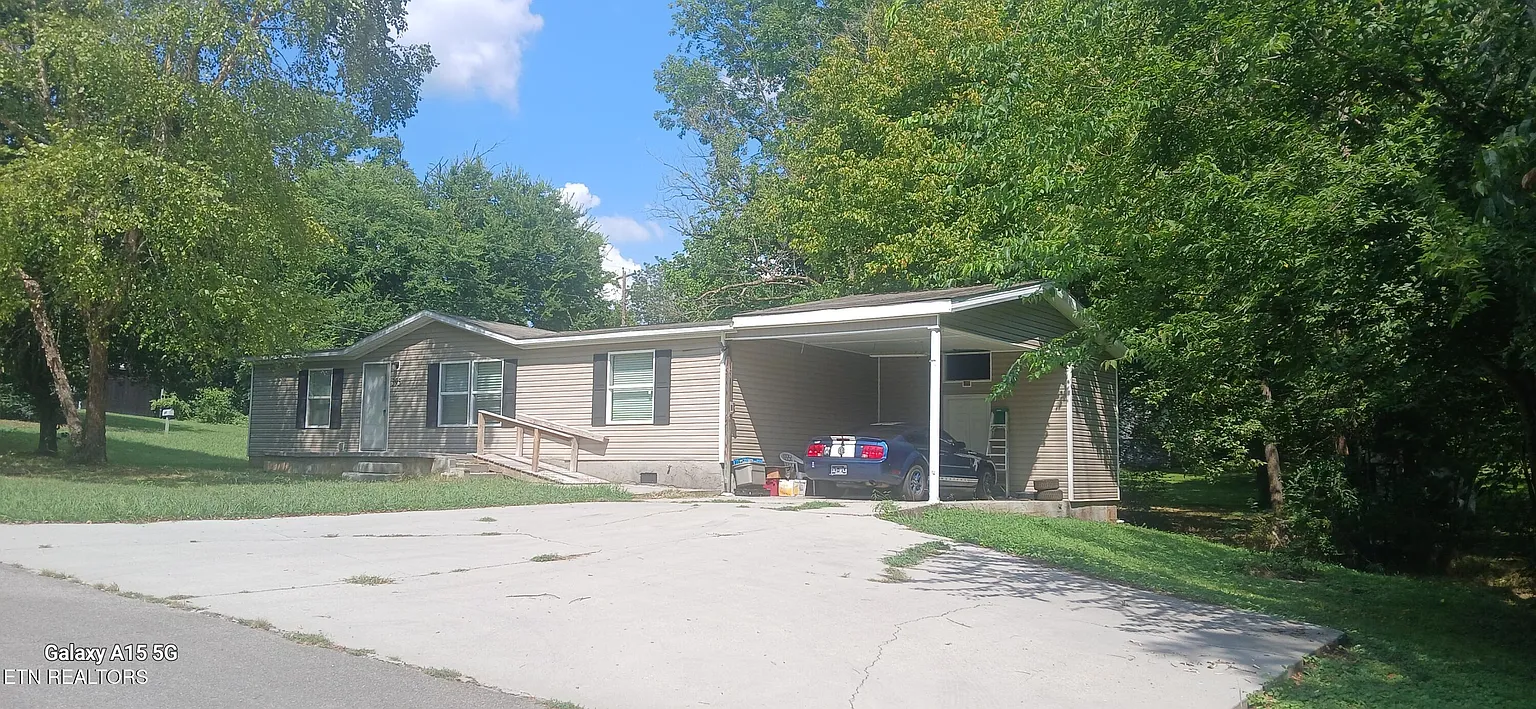 395 N Iowa Ave, Etowah TN - Owner Finance Home