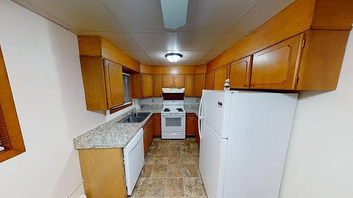 2 bed, 1.0 bath, $899 — Photo 2