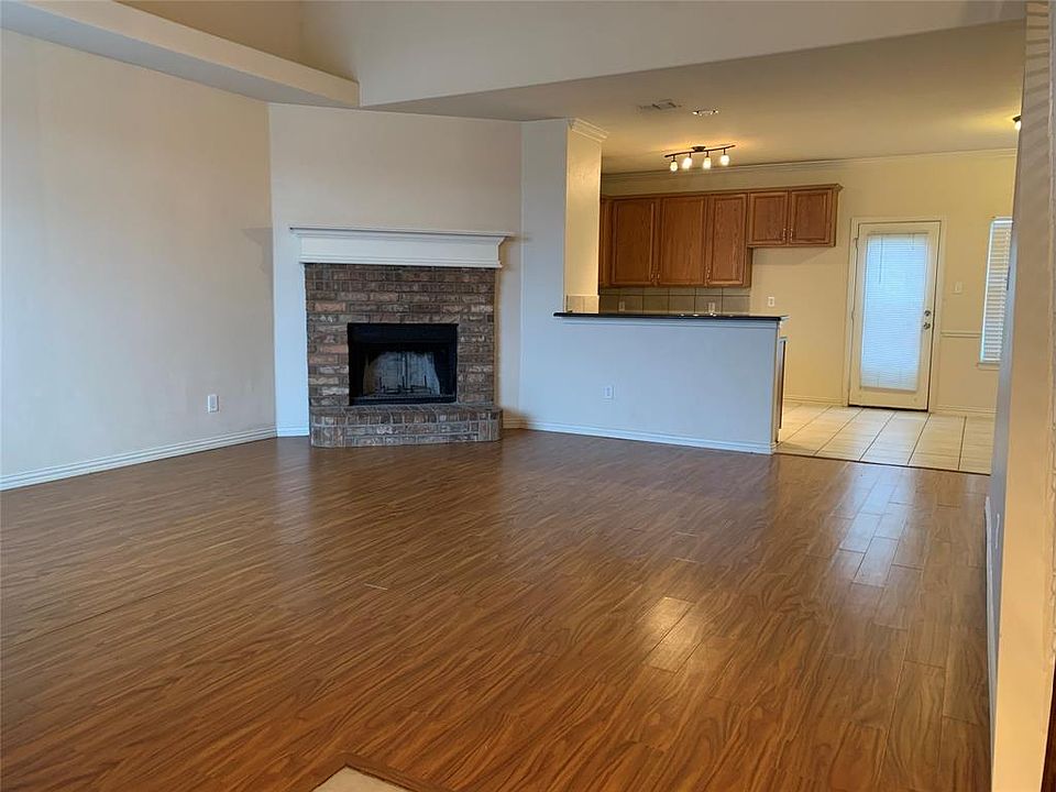 1st image of 400 Carver Dr