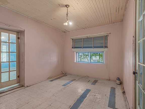 3rd image of 1014 Market St