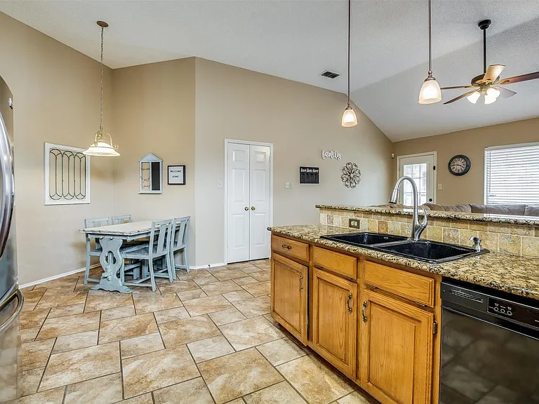 1109 Ashby Dr — Photo 11