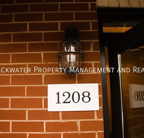 1208 Commerce St #301 — Photo 5