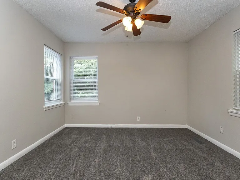 305 Sunrise Ln #B — Photo 9