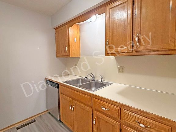 5th image of 1499 W Rainey St #B