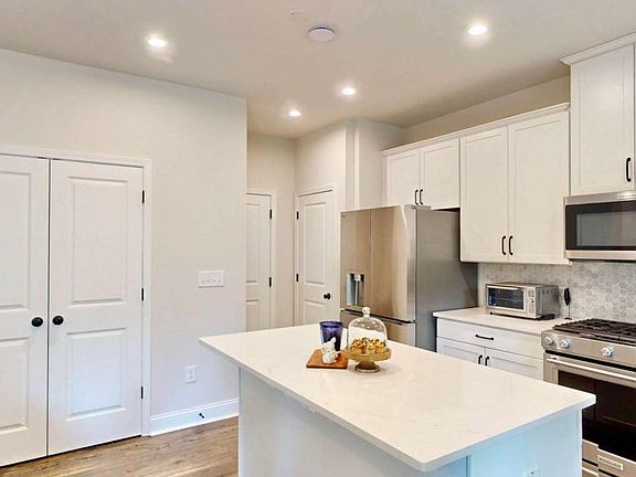 4th image of 24 Dovecrest Way