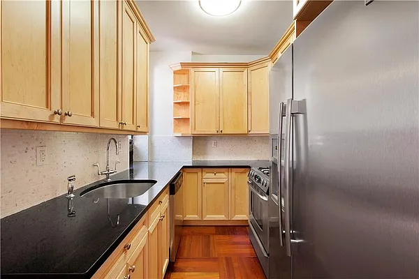 Rented by Douglas Elliman | media 23