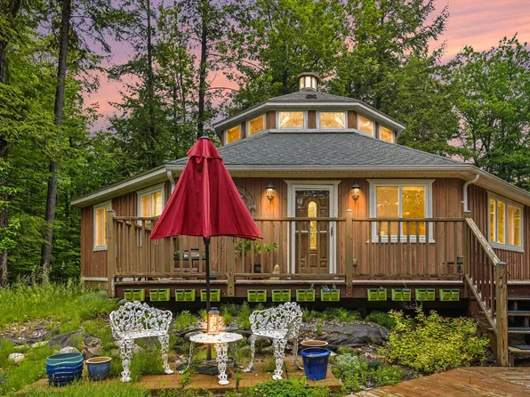 719 N Straits Hwy, Indian River, MI 49749