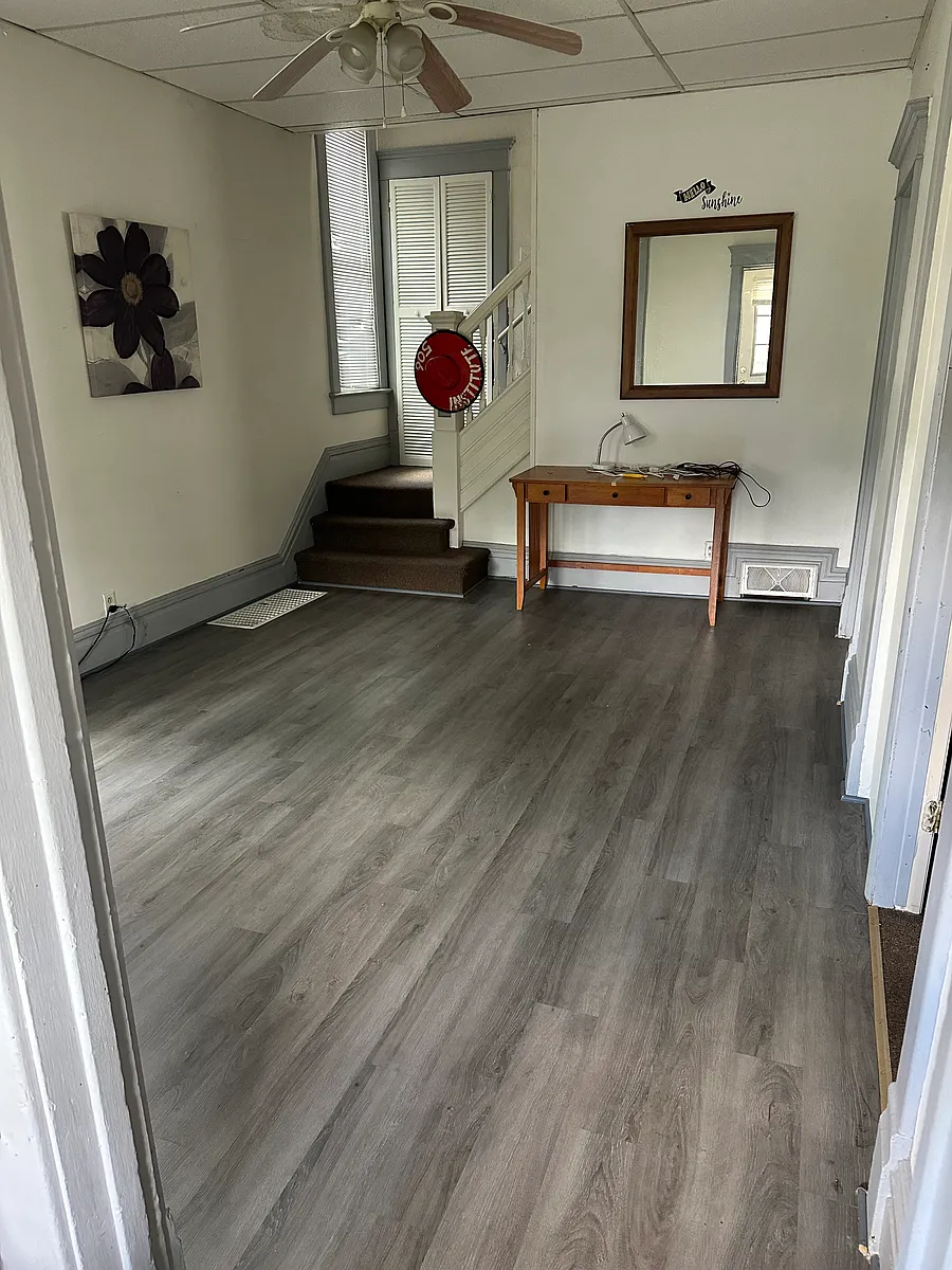 Entry Way - 506 N Institute Pl