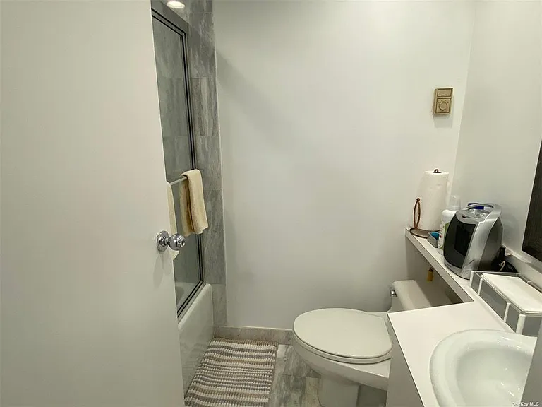 10 Canterbury Rd #2D — Photo 10