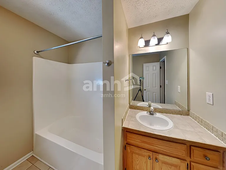 424 Spring Falls Dr — Photo 18