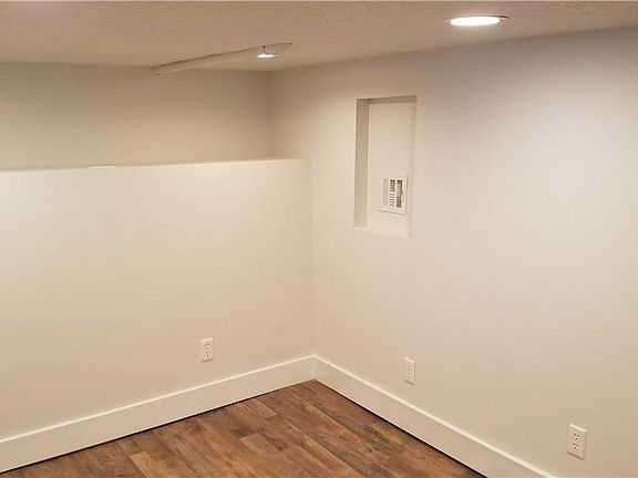 5th image of 208 E Wentworth Ave #B