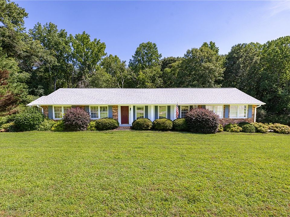 1st image of 706 Pinewood Dr