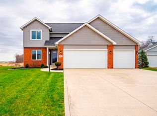 4927 Wintergreen Way, New Haven, IN 46774