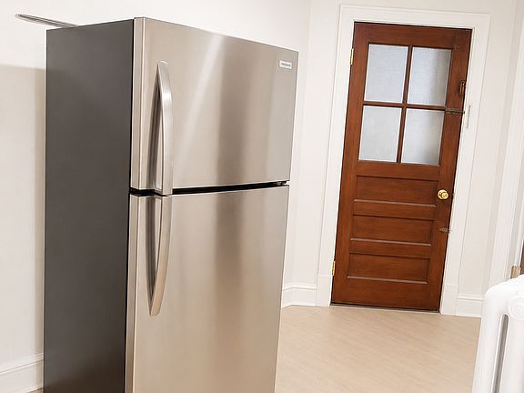 5th image of 4972 Lindenwood Ave #4972