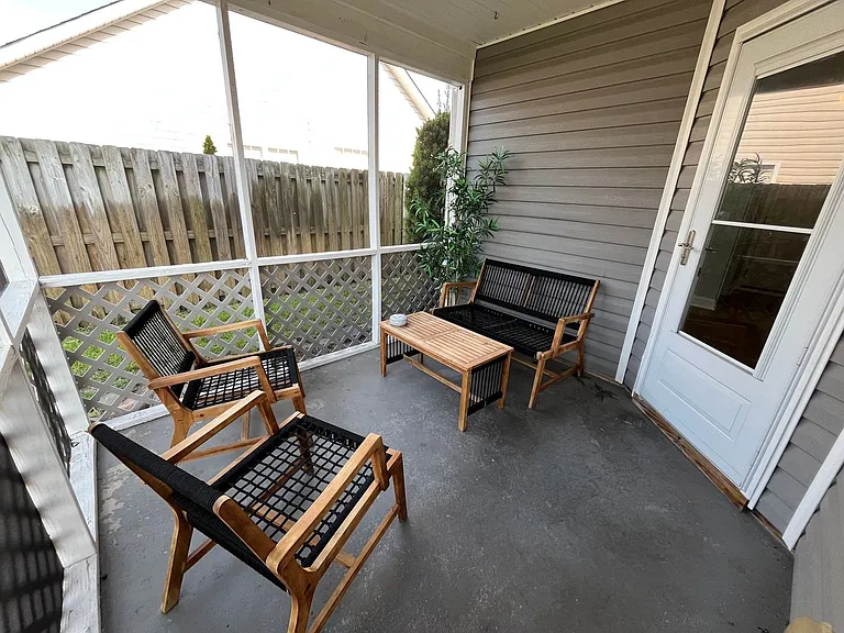 642 Hillside Dr — Photo 34