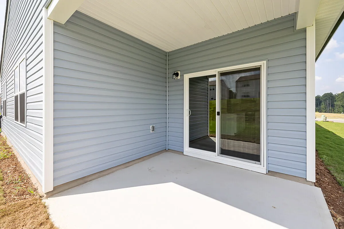 4 bed, 2.0 bath, 1800 sqft, $1,850 — Photo 3