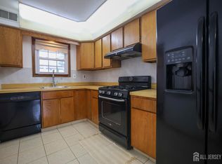 3 Jefferson Dr, Spotswood, NJ 08884