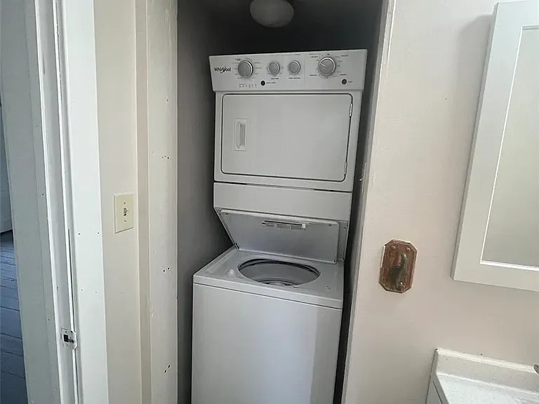 513 Edmond St #2 — Photo 11