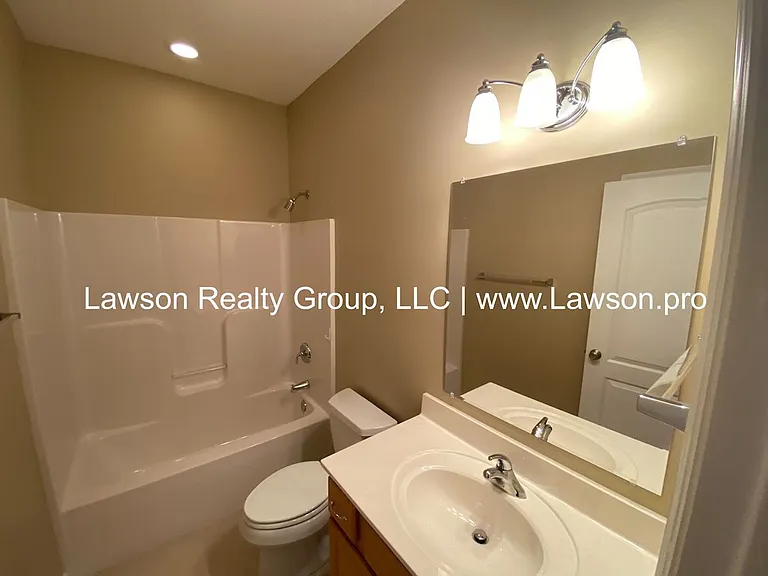 3800 Greenway Dr SW — Photo 28