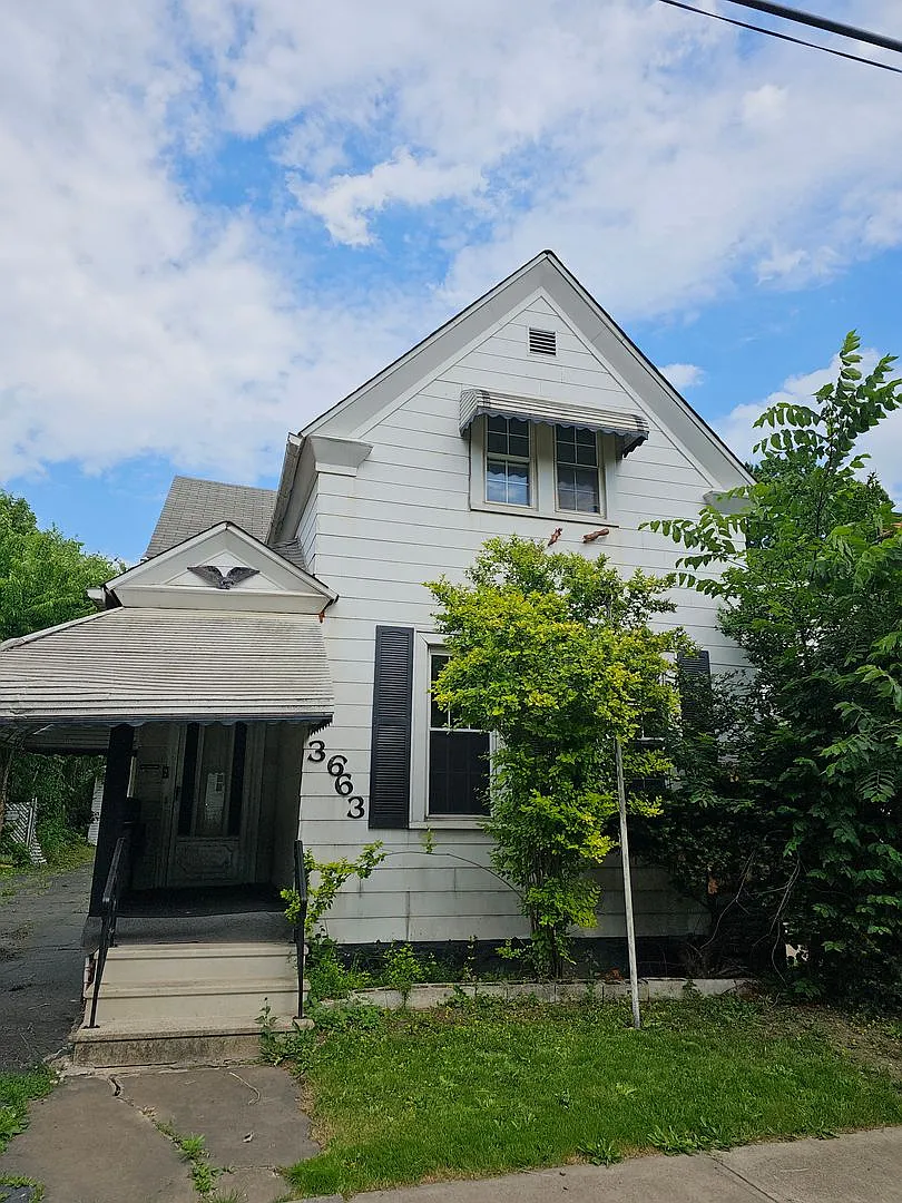 Freshly Updated 3 Bedroom Home in Slavic Village — Photo 1