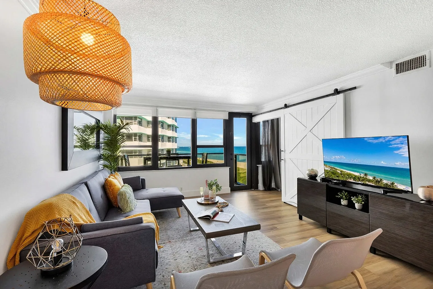 2 bed, 1.0 bath, 1270 sqft, $6,163 — Photo 3