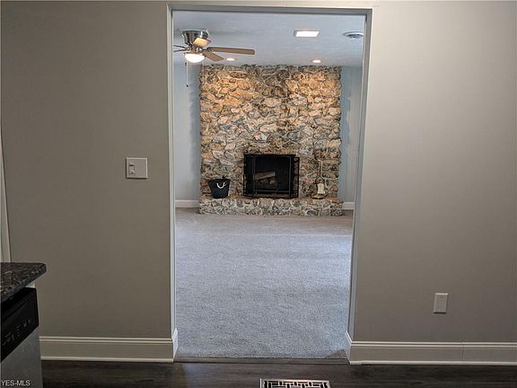 5th image of 373 Adrian Dr