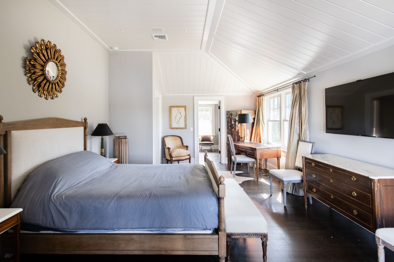  Primary Bedroom ( 1st floor)