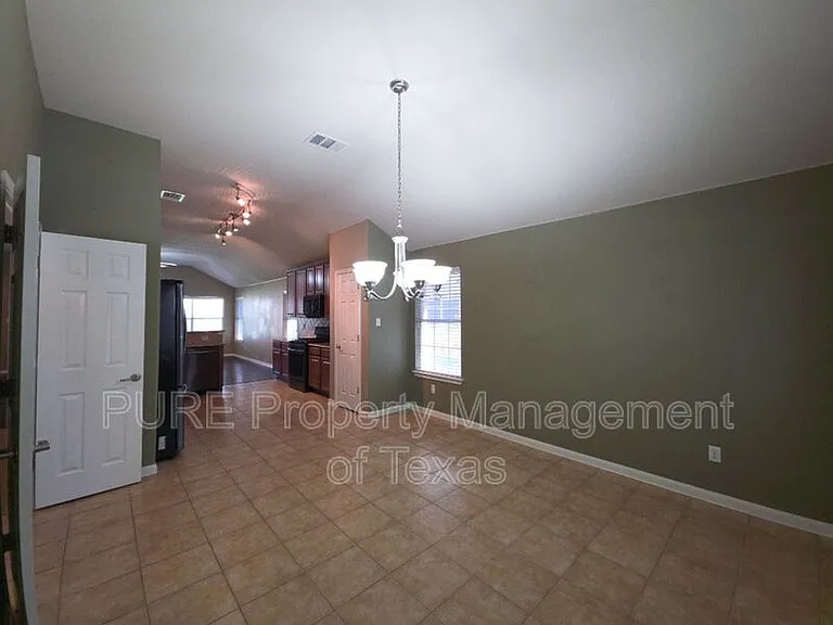 18401 Hees Ln — Photo 8