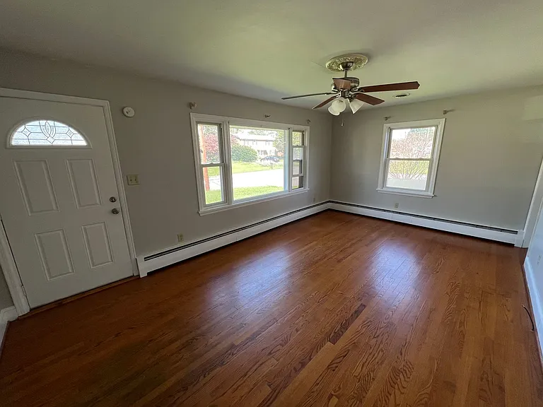 1302 Penley Blvd — Photo 2