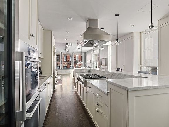 2nd image of 140 Sullivan St #4/5