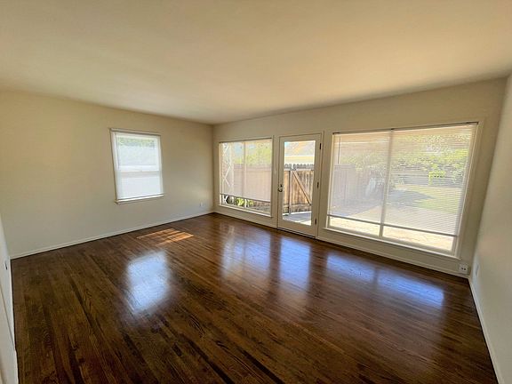 3rd image of 2742 Beacon Ave