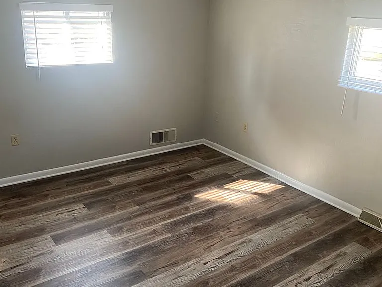 13 Franklin Ave — Photo 11