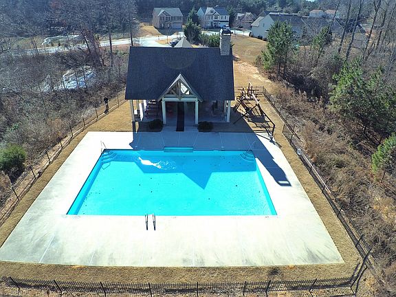 4th image of 334 Stonecrest Dr