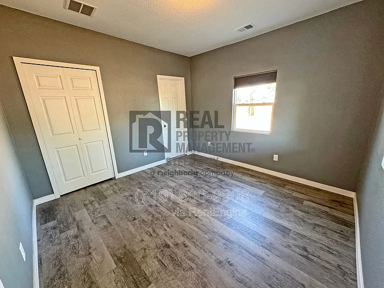 1012 W 11th St — Photo 19