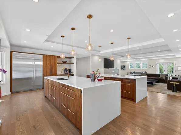 377 Walnut St, Newton, MA 02460