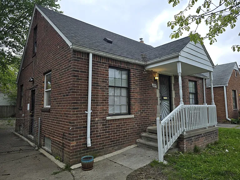6109 Farmbrook St — Photo 2