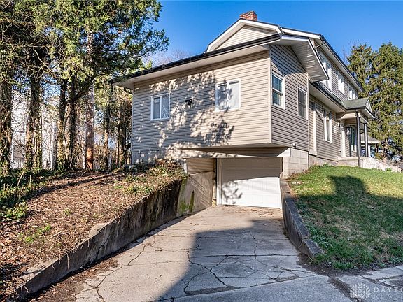 3rd image of 46 Elmwood Ave E